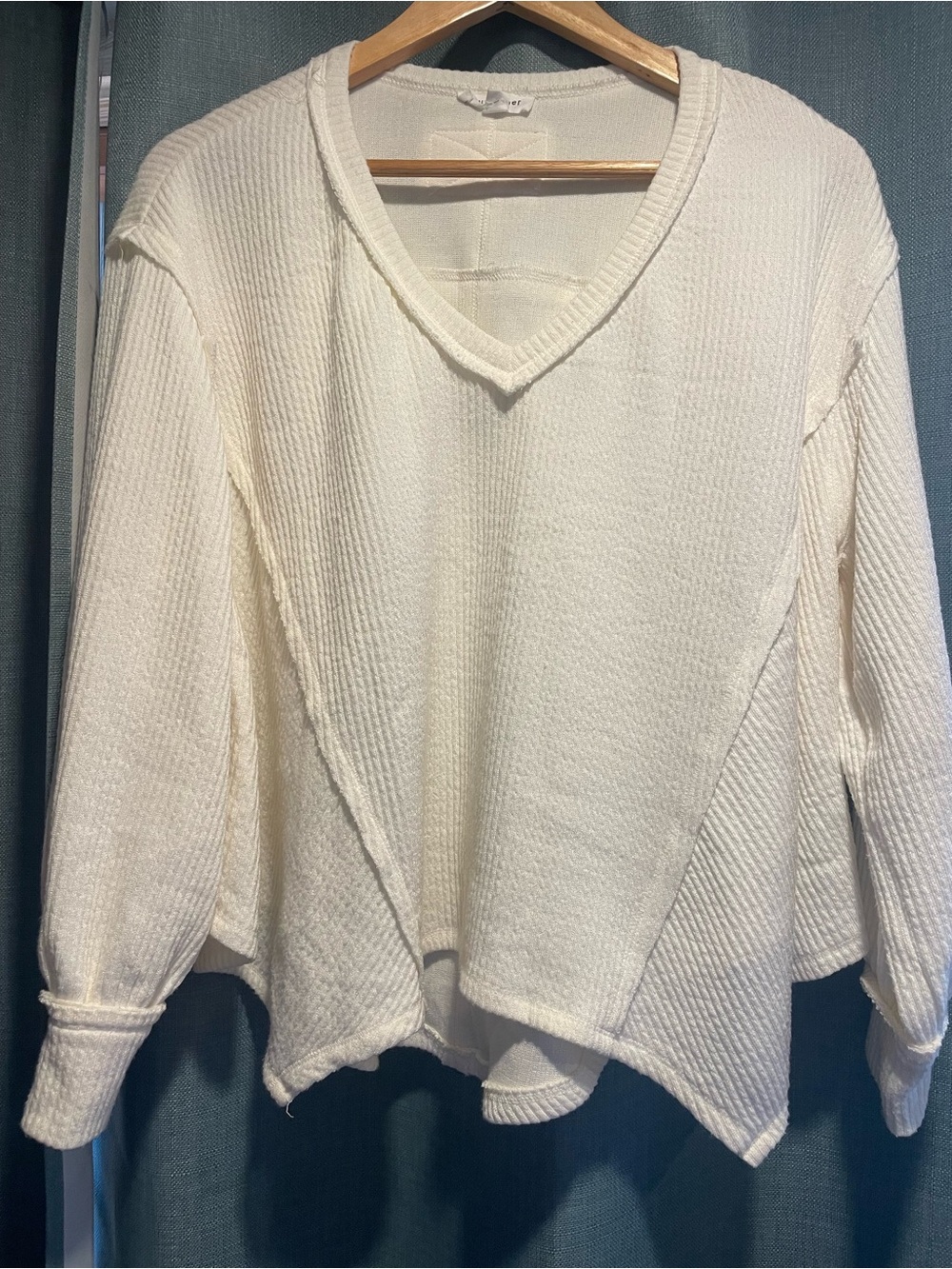 Blu Pepper Cream Knit V-Neck Sweater